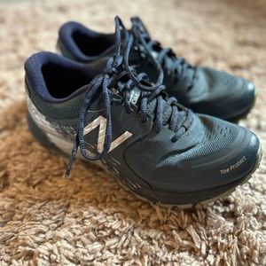 New Balance Sneakers Summit Size 8 Excellent Condition!